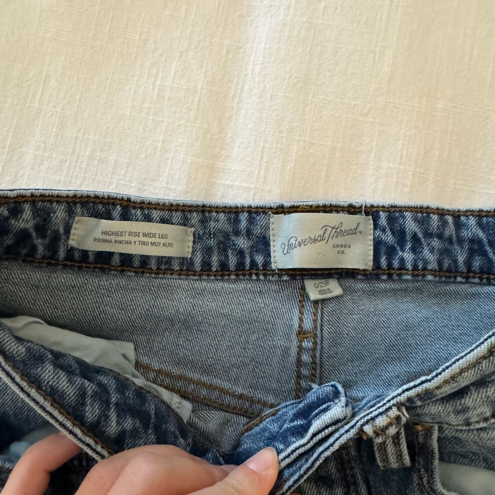 Universal Threads Jeans - Picture 3 of 5